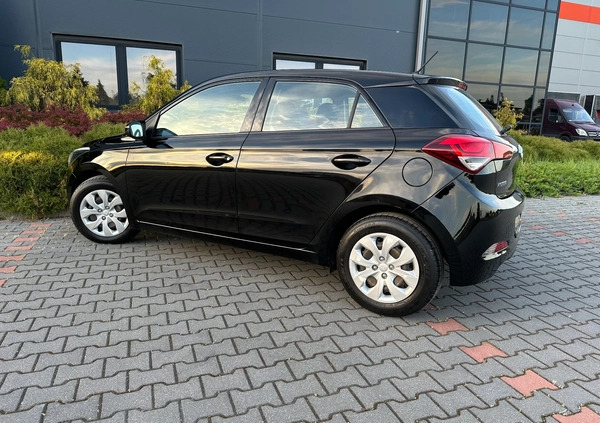 Hyundai i20 cena 32999 przebieg: 138193, rok produkcji 2017 z Warka małe 704